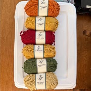 Yarn Bee 
Size 5 oz ea
Variety of colors 
6 pk